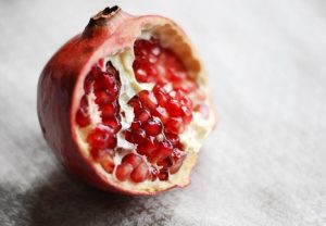 pomegranate seeds blend smoothie